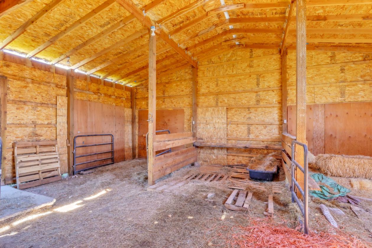 Home, ADU, Barn, 10 acres and Million Dollar views - photo 19