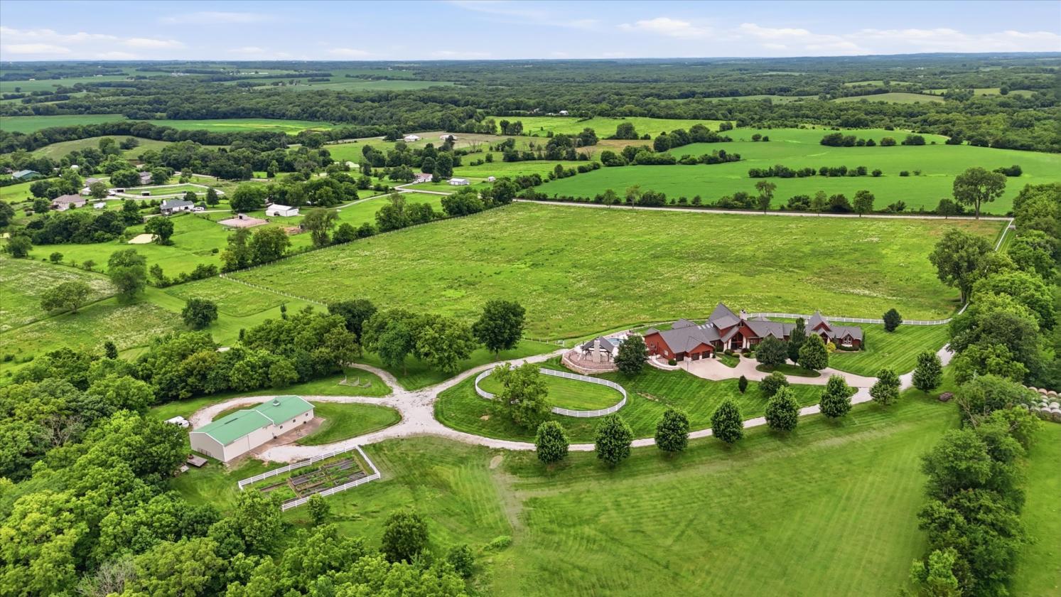 Luxury Equestrian Estate on 125 Acres - photo 3