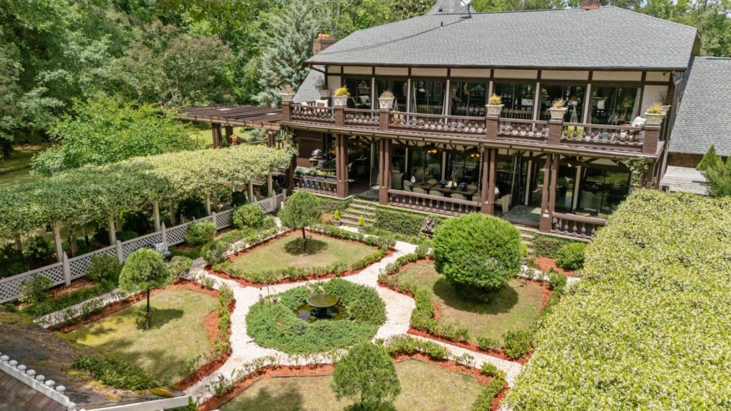 HOME, EVENT AND WEDDING VENUE AND HORSE FARM! - photo 14