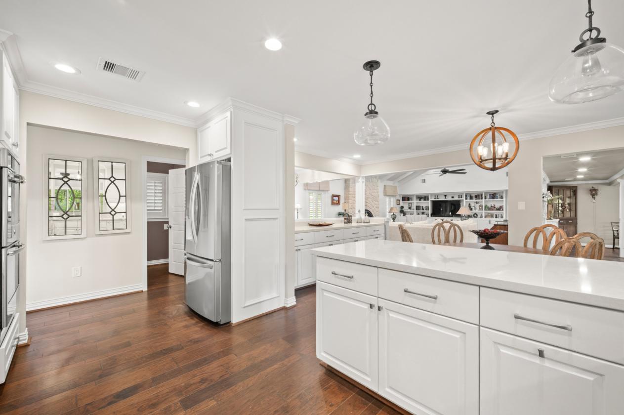Luxury Home with Horse stables and Land - photo 14