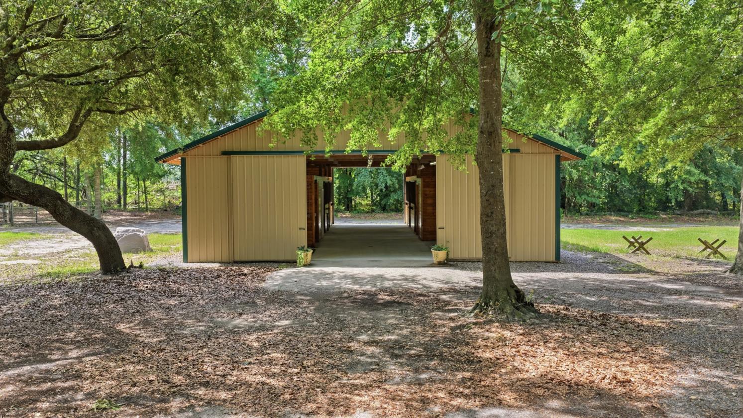 Tucked Away Farm - Horse Oasis - photo 3
