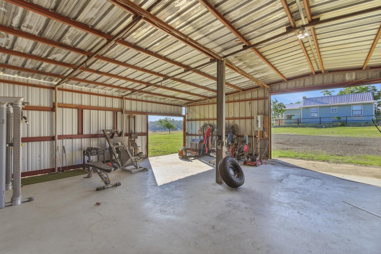 Luxury Hill Country Farmhouse | 10 Acres - photo 22