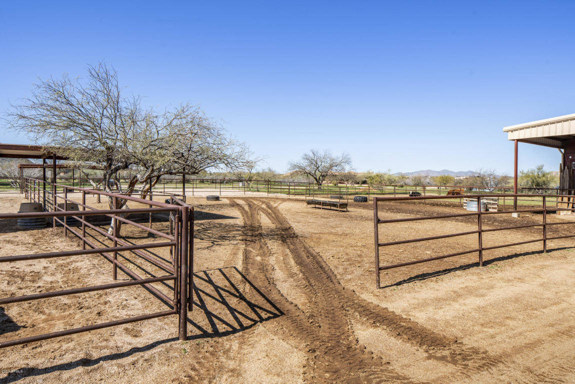 17 acre horse facility in North Scottsdale with Covered arena! Scottsdale, Maricopa County