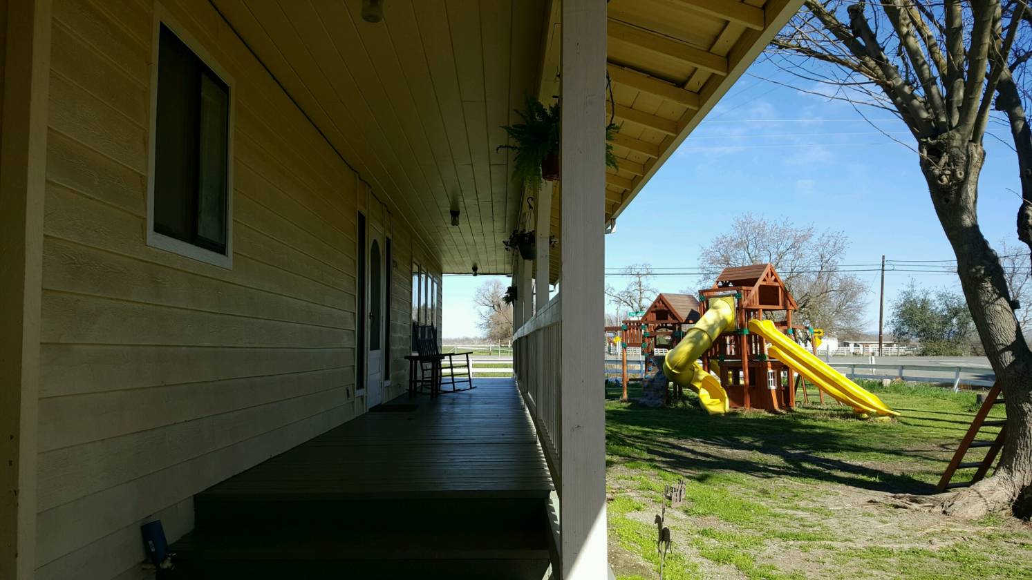 Large Ranch House on 2.67 acres Live Oak, Sutter County, California