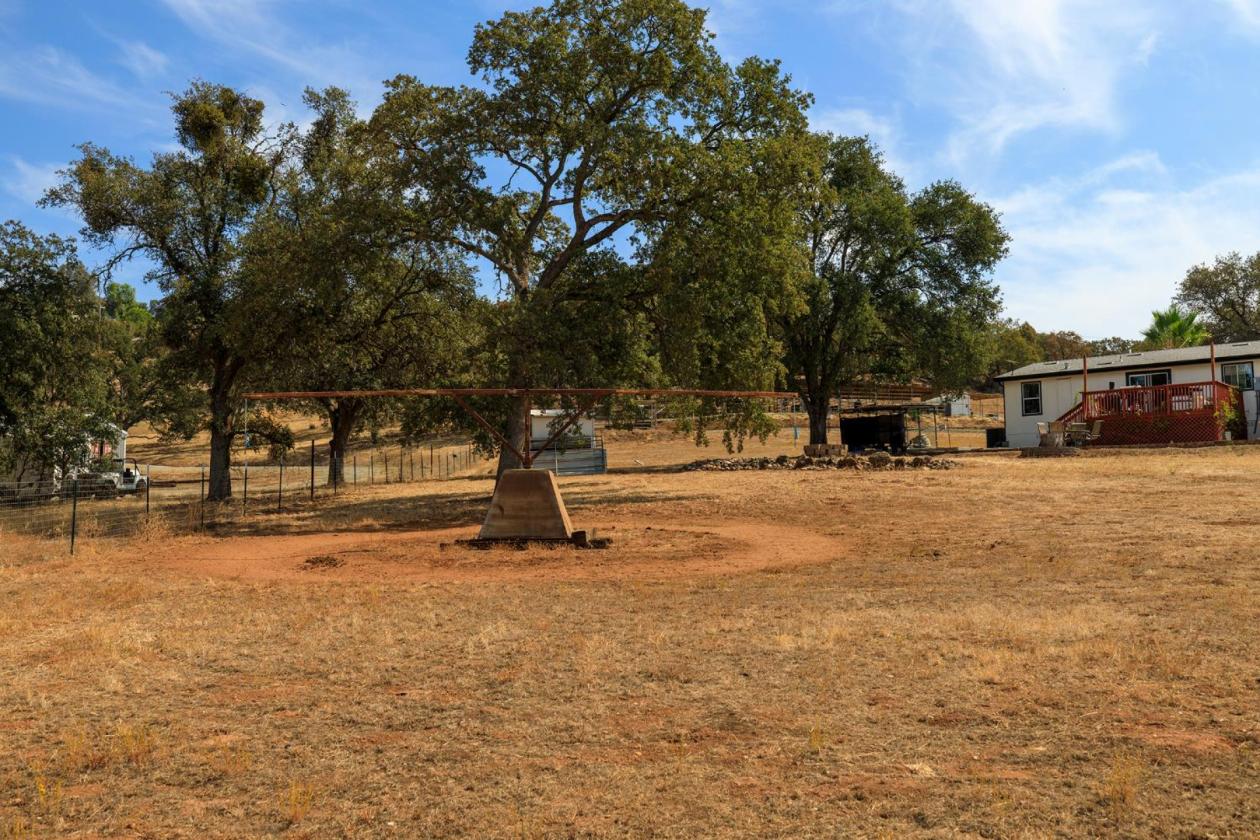 SPECTACTULAR LAKE FRONT HORSE PROPERTY RANCHETTE!! - photo 17