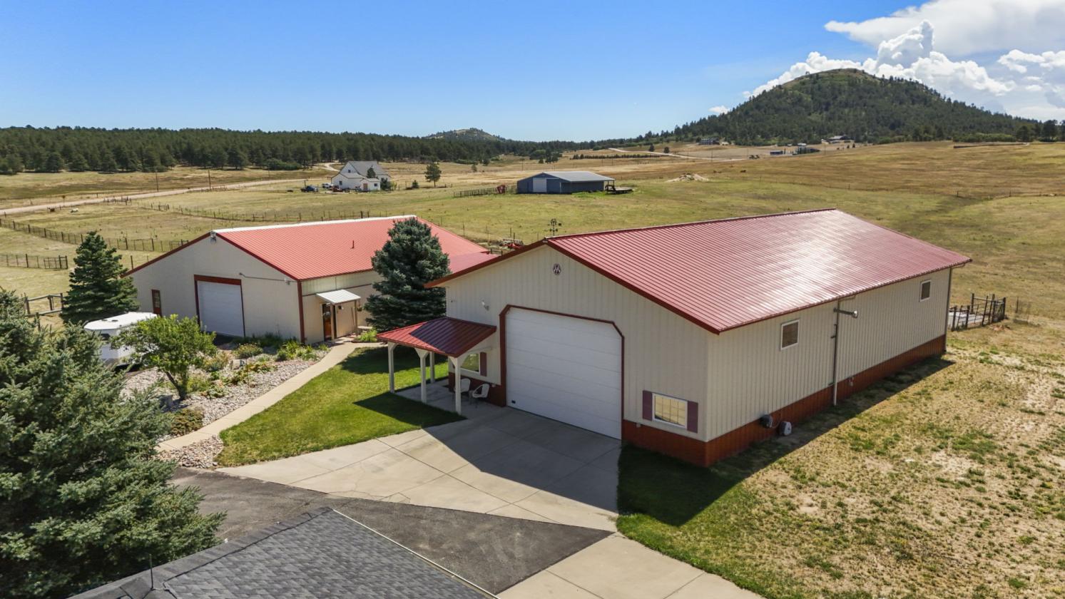 10 Acre Hobby Ranch with 3 outbuildings - photo 4