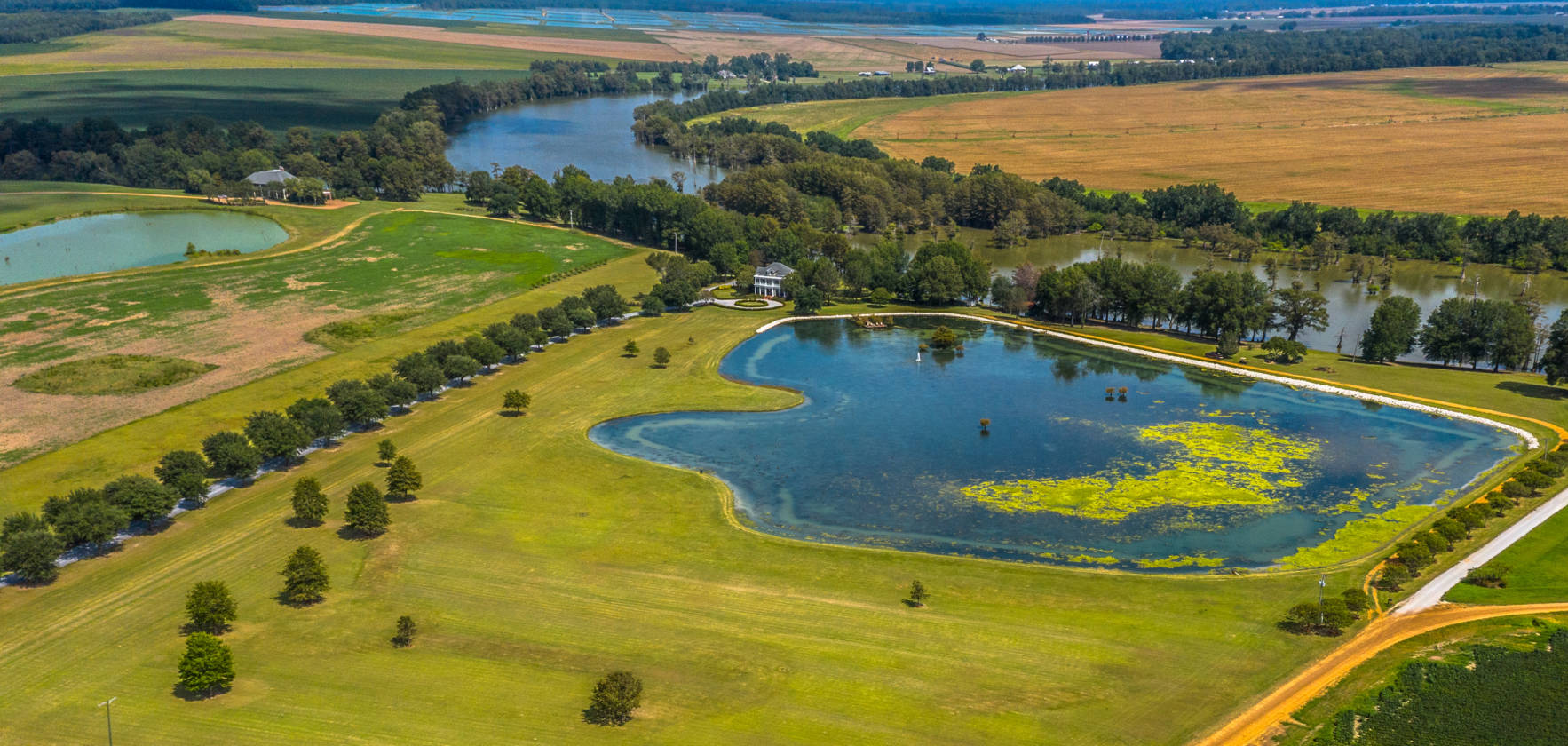 50+ ACRE LUXURY ESTATE ON BEAUTIFUL WOLF LAKE!! Yazoo City, Yazoo
