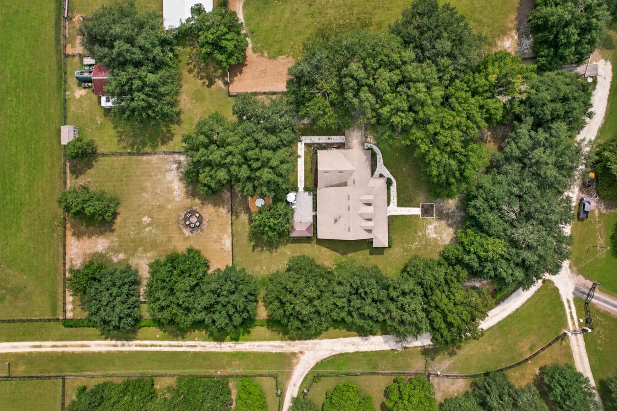 Restored 90s Chic Equestrian Estate - photo 9