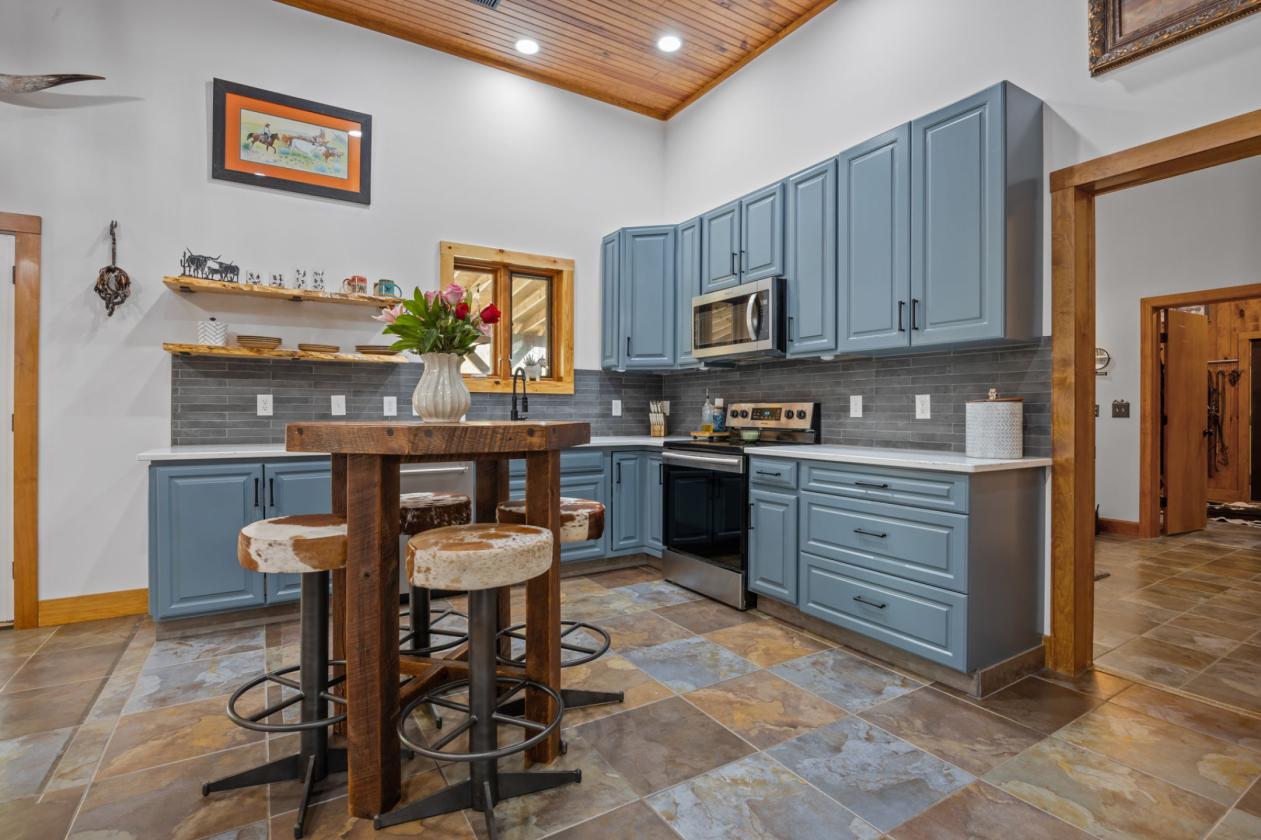 OPEN HOUSE Sat 08/01 from 11 to 4 Equestrian Ctr - photo 8