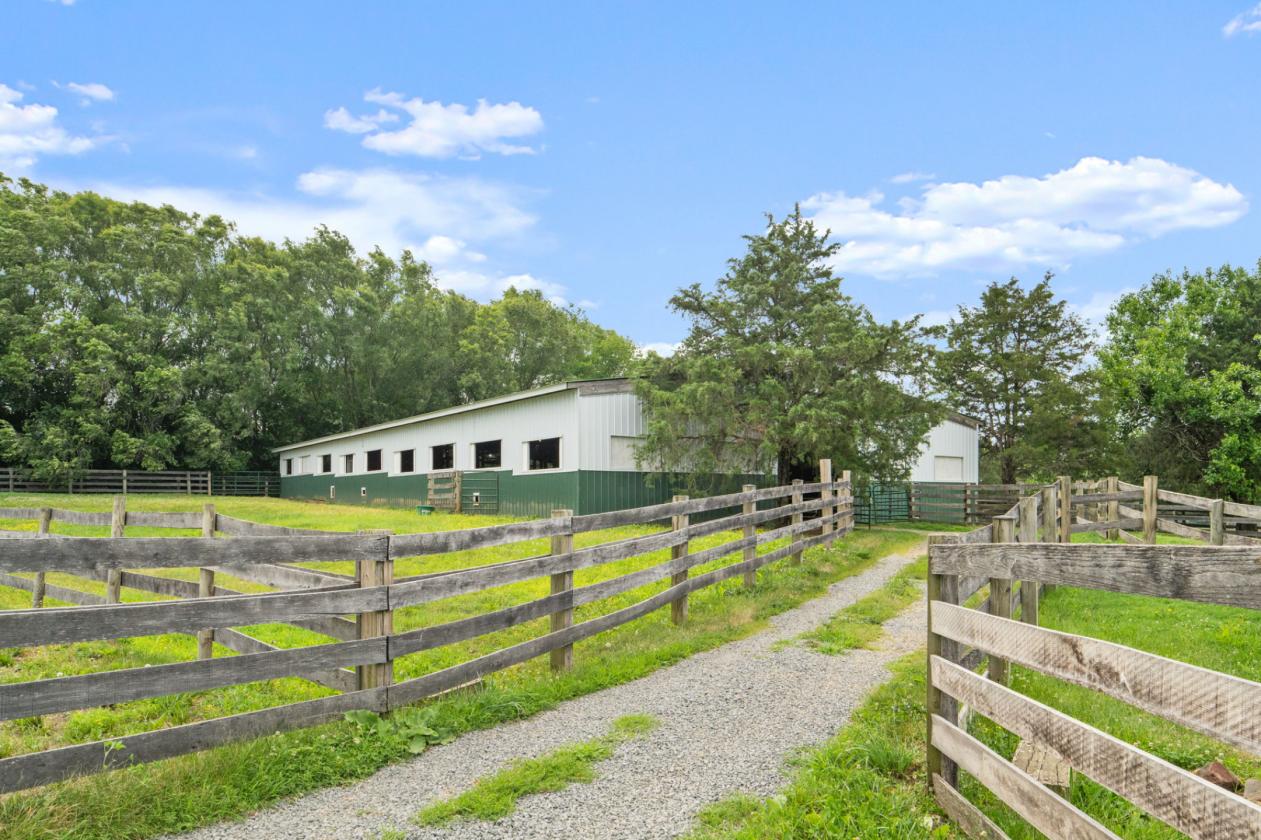 57 Stalls Indoor Arena ~Outdoor Arena ~25 Acres - photo 19