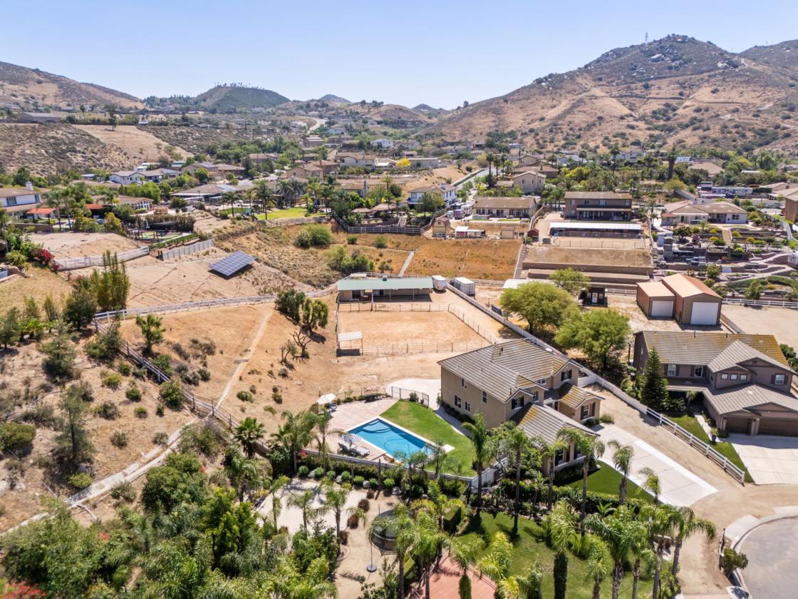 Living the Dream Ranch | Barn, Arena, Pool - photo 5