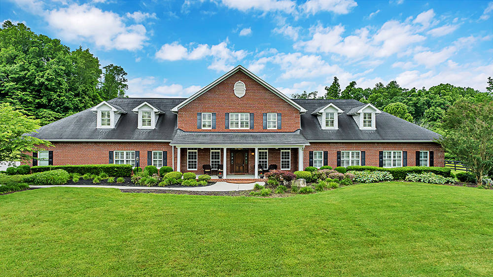 Sprawling 37 Acre Equestrian Estate Clinton, Anderson County