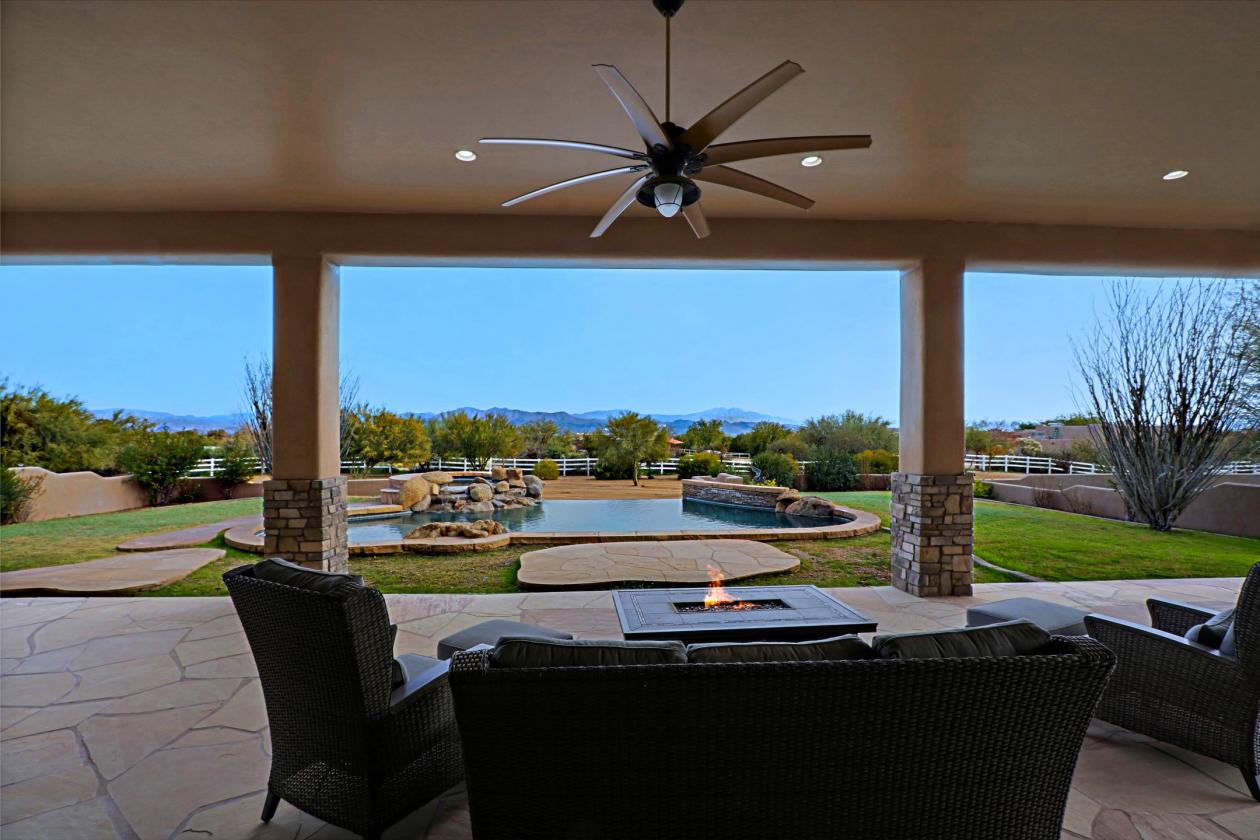 Exceptional 5 Acre Estate with a Designer Barn - photo 15