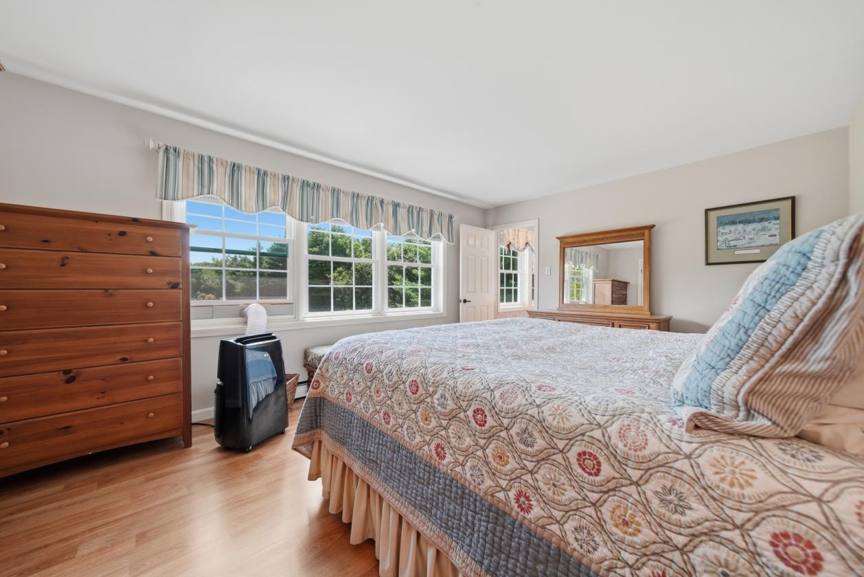 Beautifully Maintained Equestrian Farm/4.2 Acres! - photo 25
