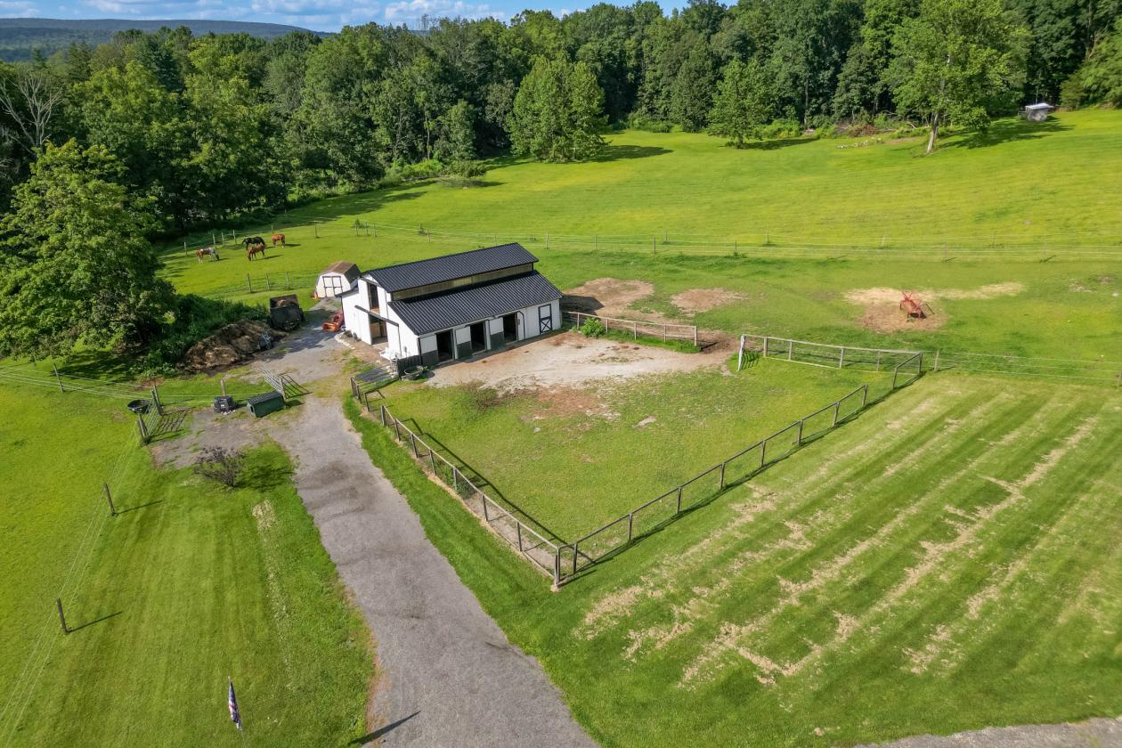 Equestrian Haven: Pool, Barns, Paddocks & More - photo 3