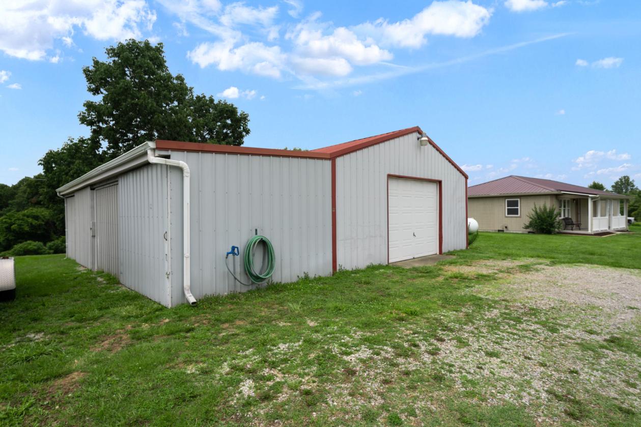 Home on 5 acres - photo 7