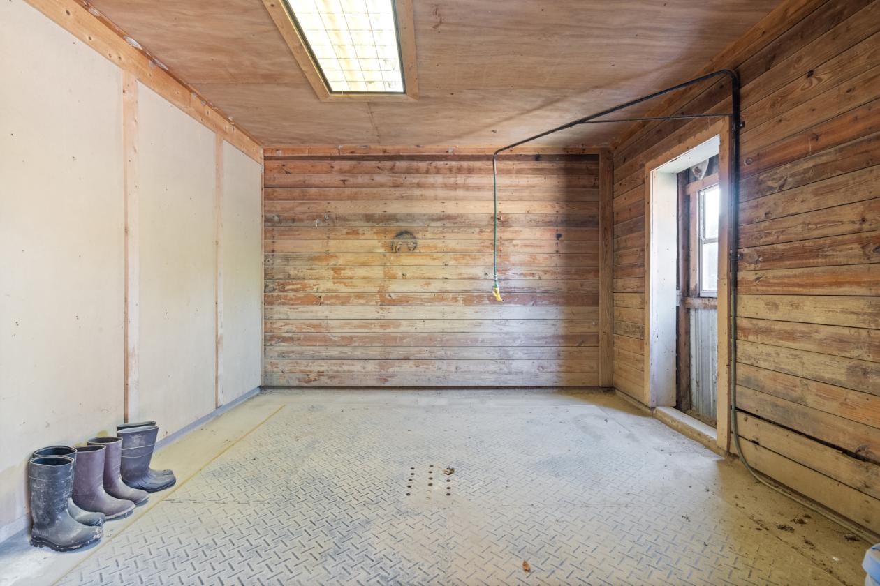 41-ACRE HORSE PROPERTY | 11 STALL BARN & ARENA - photo 24