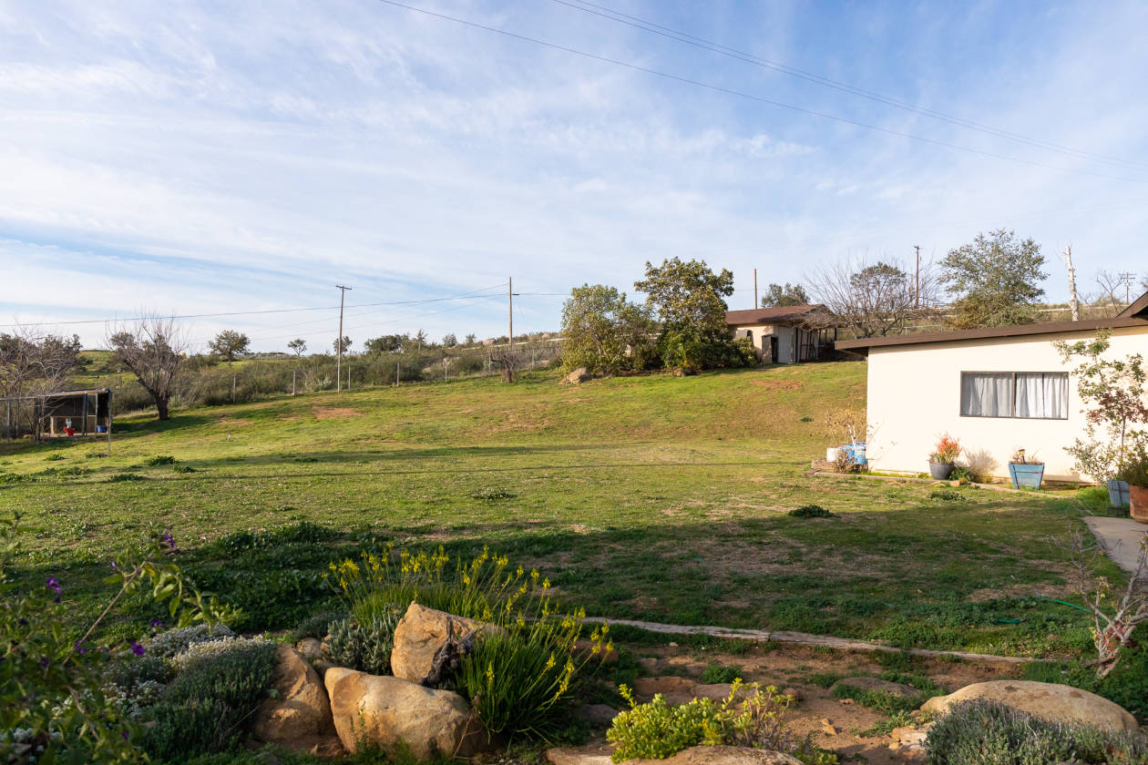 10 acres with two homes for your equestrian dreams! Ramona, San Diego