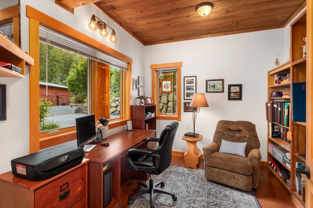 Where Mountain Living and Equestrian Dreams Come T - photo 21