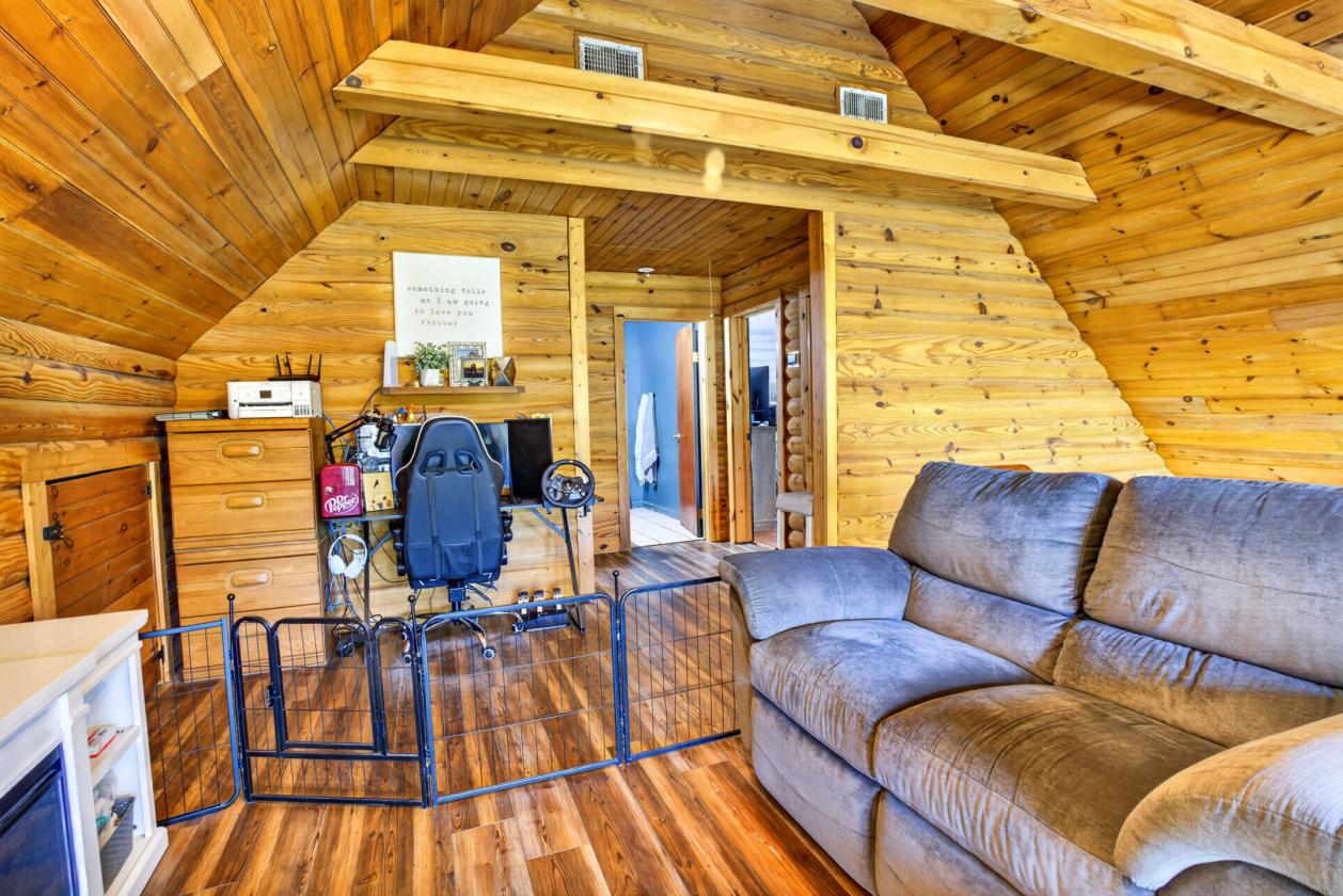 Log Home on 10 acres - Bring your horses! - photo 17