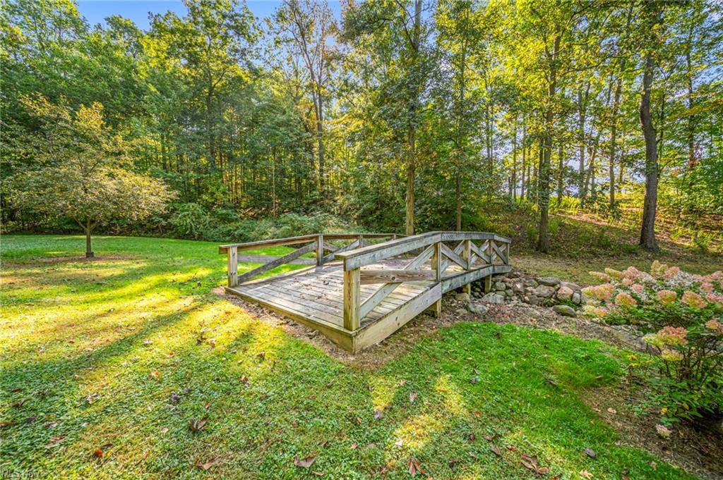 EQUESTRIAN COUNTRY ESTATE WITH CUSTOM HOME & BARN ON BEAUTIFUL PARK-LIKE SETTING - photo 12