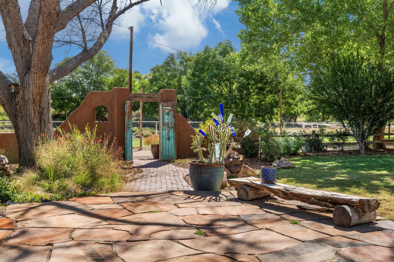 Refined Rural Living with Equestrian Facilities - photo 6
