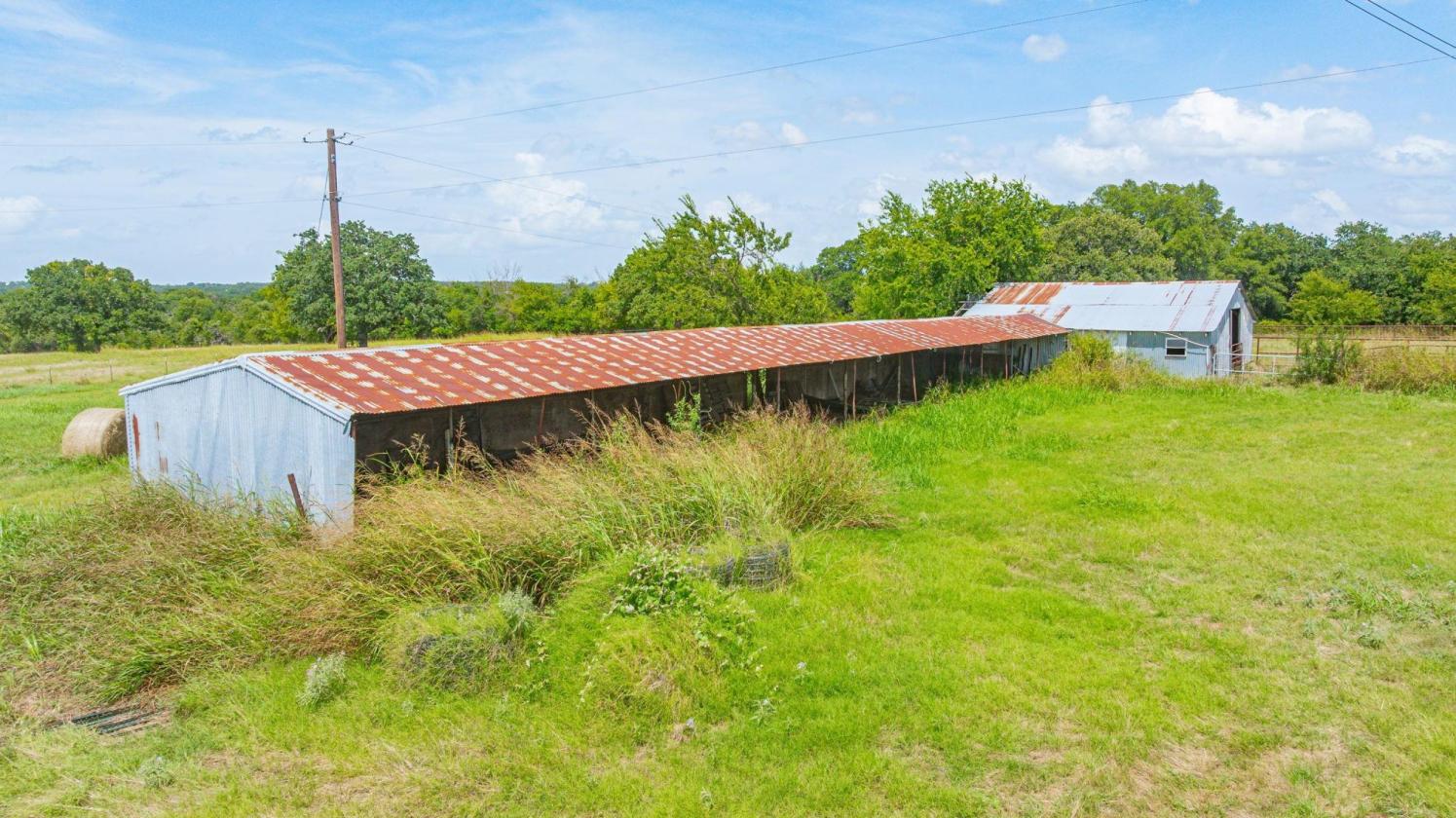 Turnkey Ranch Property With Coastal Fields!! - photo 14