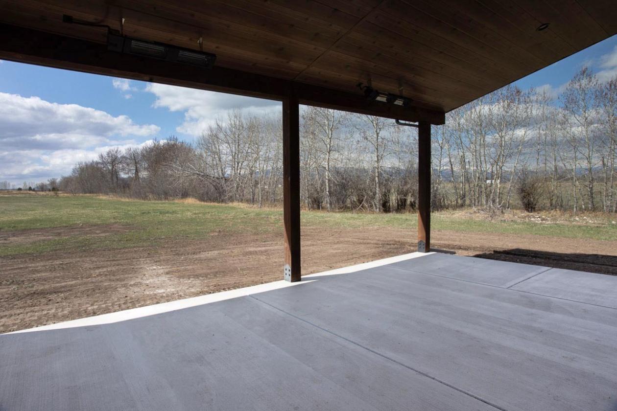 Stunning New Home w/ Mountain Views on 5.2 acres - photo 5