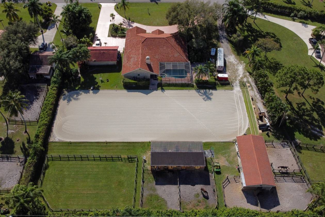 Beautiful Dressage Farm Minutes from Palm Beach International