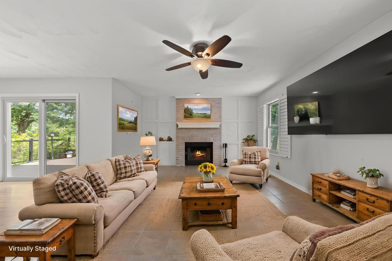 Luxurious Equine Property 27.9 acres Big New Barn - photo 19