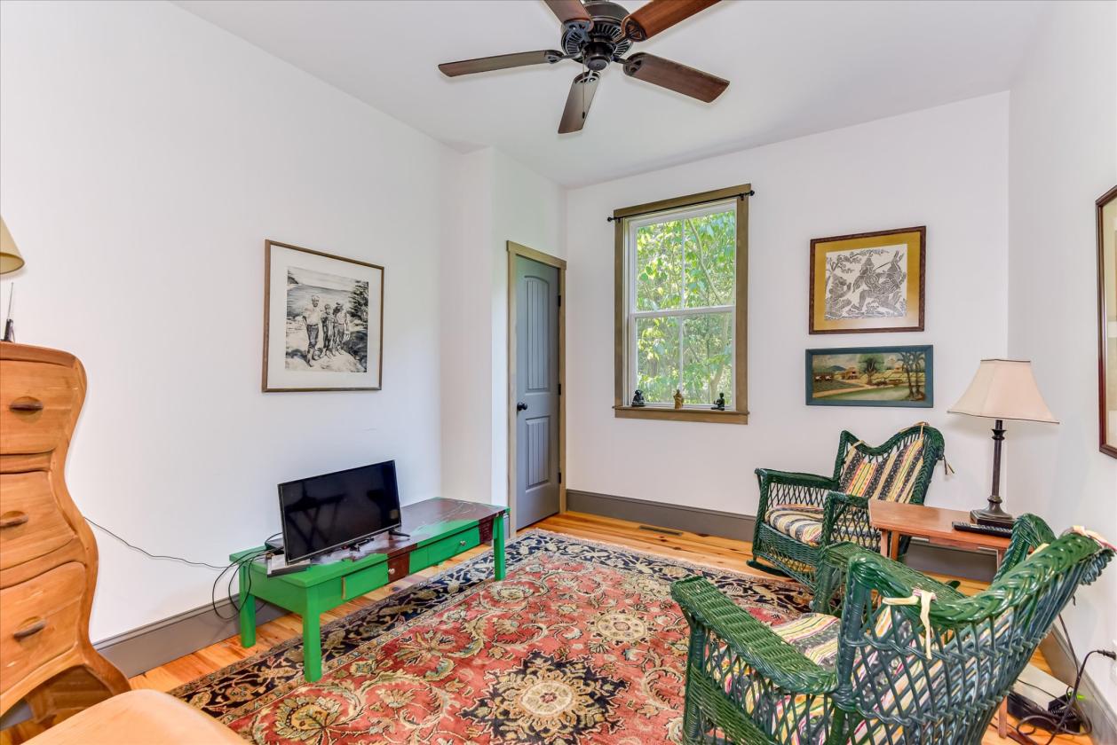 Charming 9 Acres Horse Property - photo 28