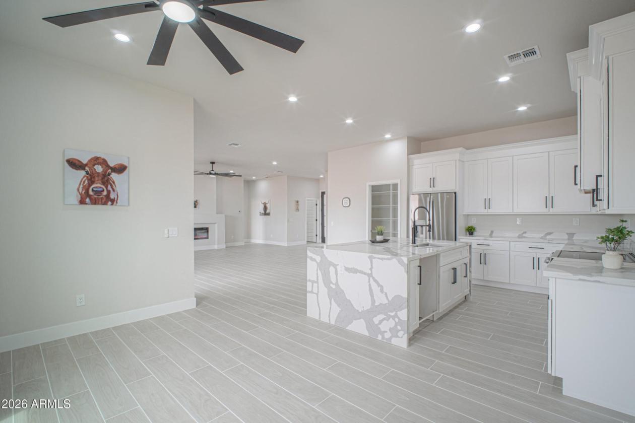 MODERN FARMHOUSE • 1.5 ACRES • NO HOA! - photo 7