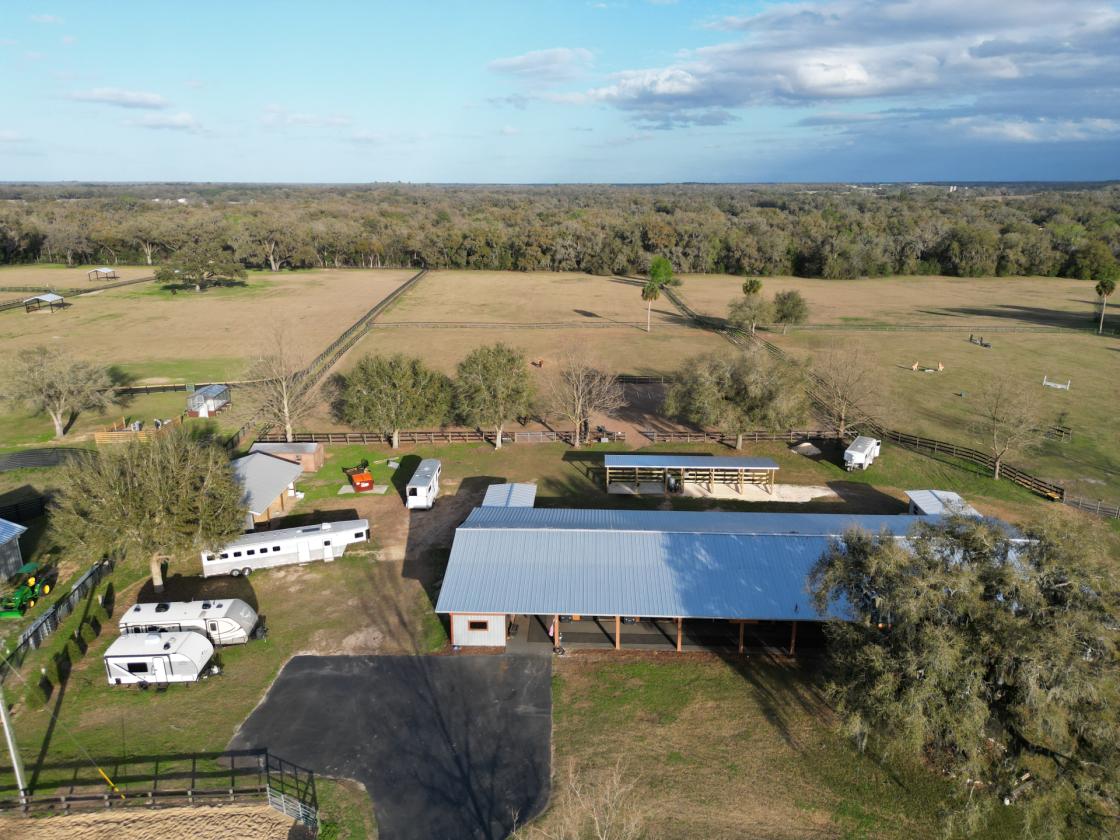 A picture-perfect equestrian estate - photo 13