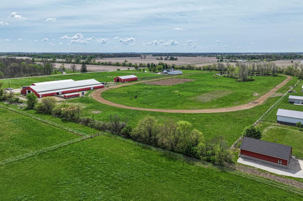 26 -Ac Horse Facility - Apartment, Lounge, etc - photo 7