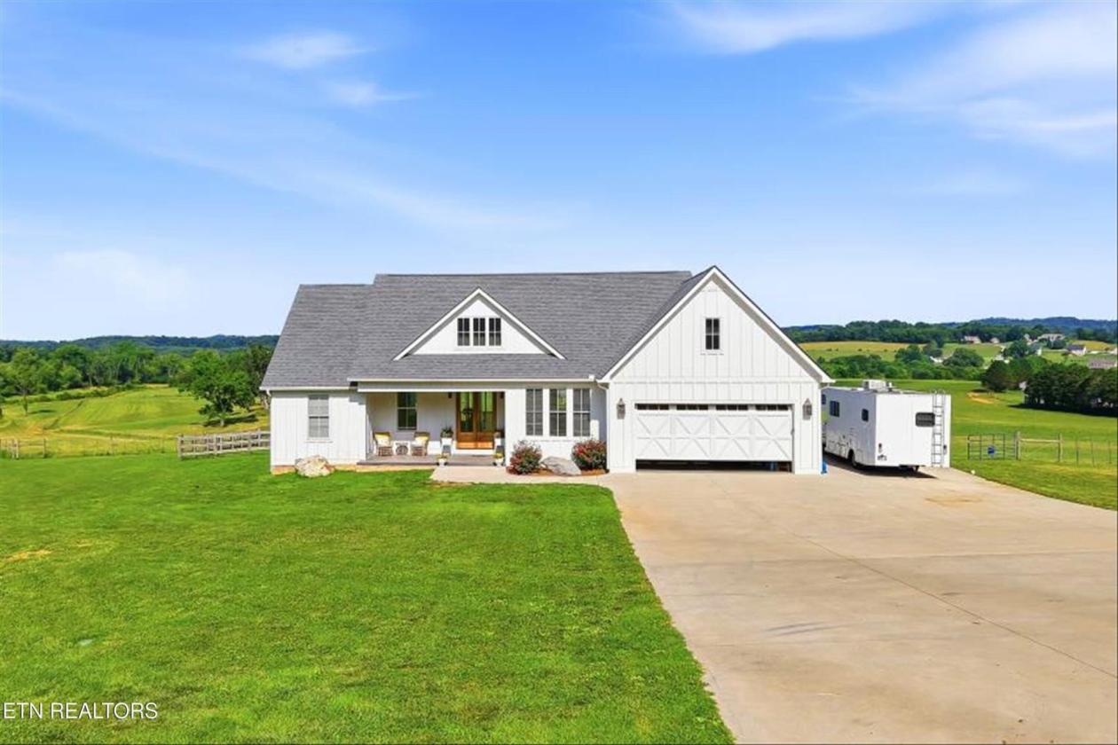 Exceptional horse ranch on 52 acres - photo 1