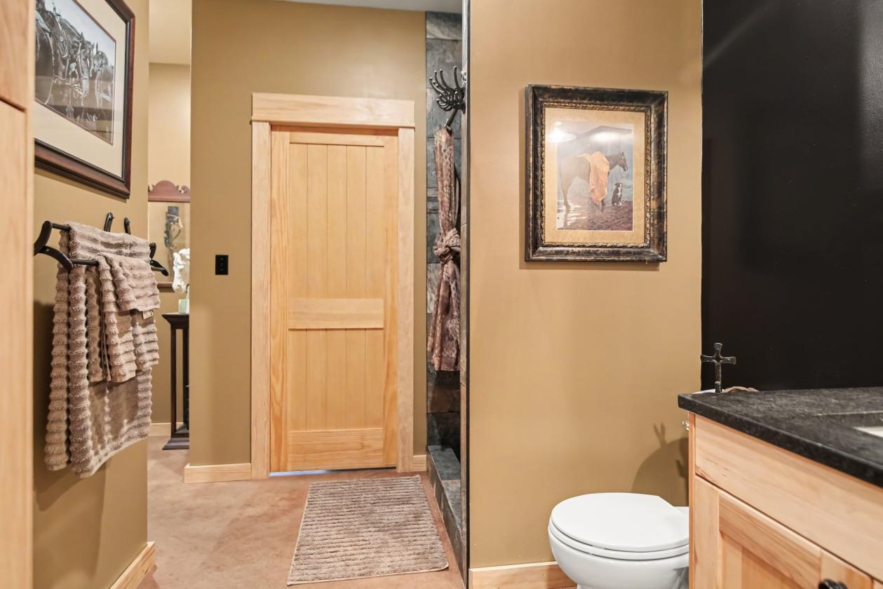 Gorgeous home with equestrian amenities - photo 24