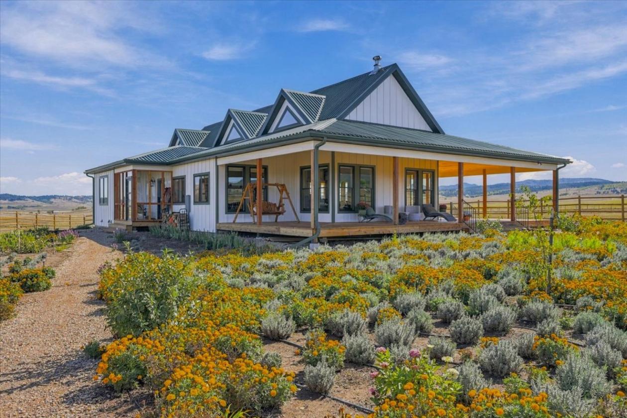 Bring Horses to gorgeous views and custom home! - photo 5