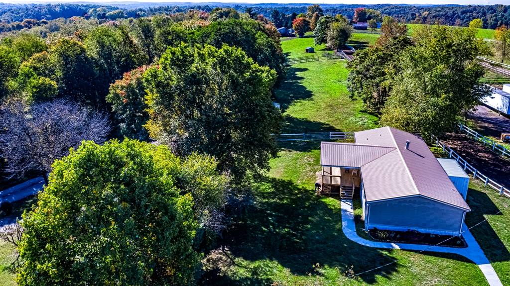 beautifully maintained 42 Acre horse farm New Cumberland, Hancock