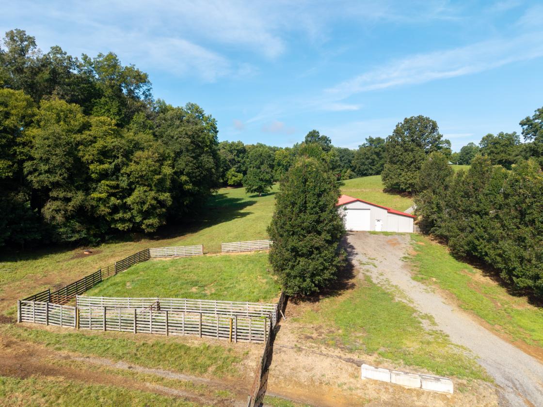 Large Equestrian Estate-Pasture, Mountains, Creeks - photo 2