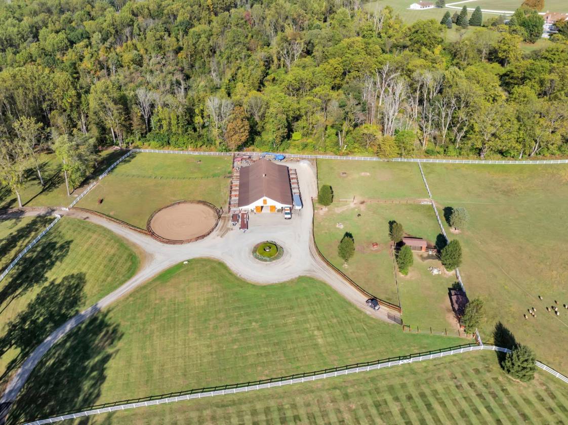 Extraordinary 30-Acre Equestrian Estate! - photo 3