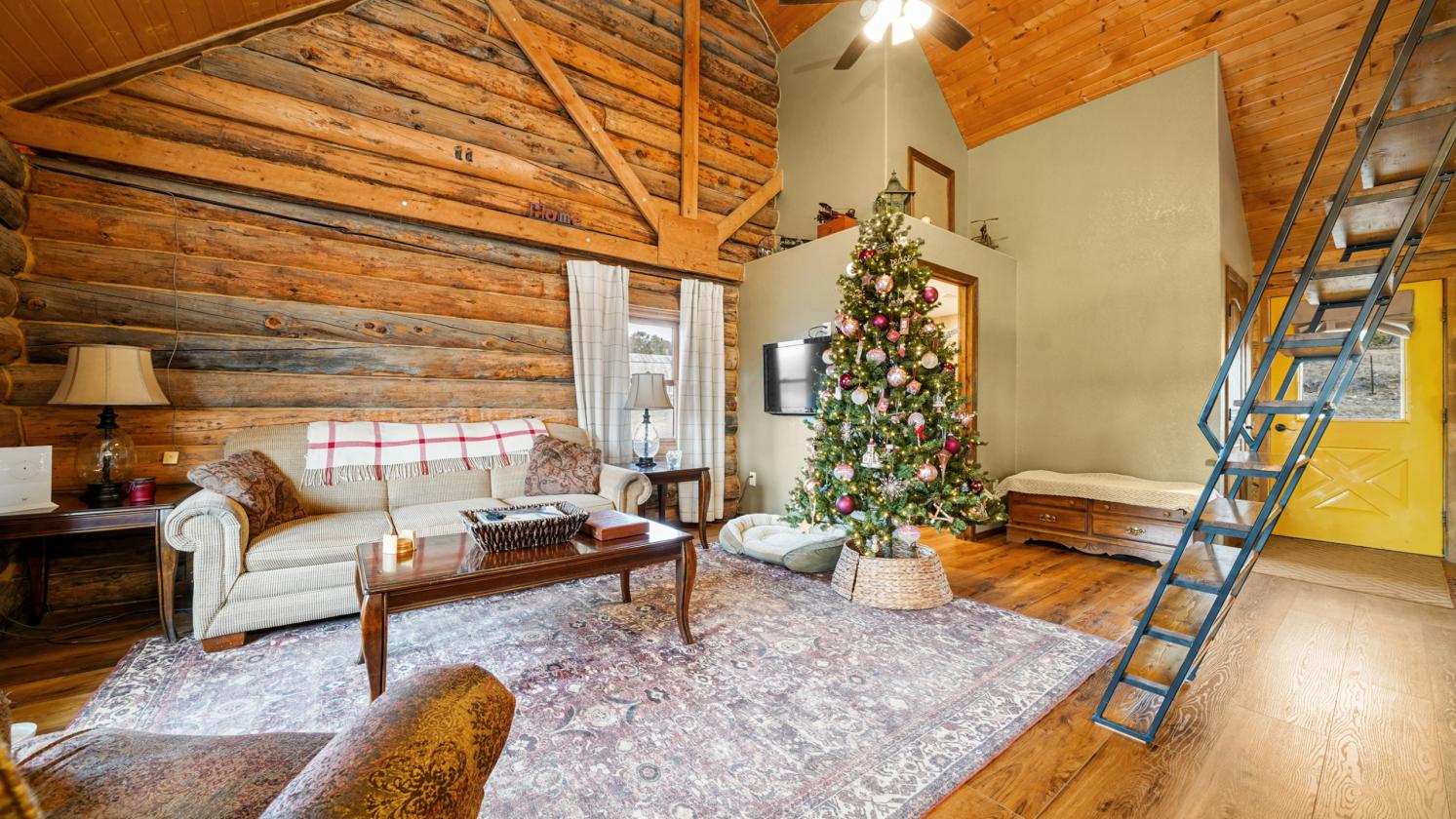 Rustic Log Cabin with Panoramic Views - photo 8