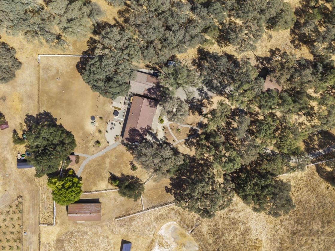 10-Acre Ranch in Equestrian Community - photo 1