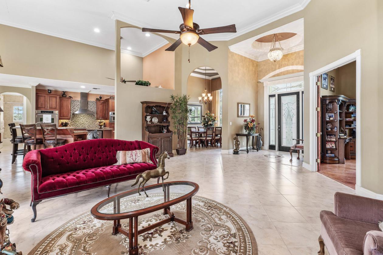 Spectacular 20-Stall Equestrian Estate on 6.34 Ac - photo 5