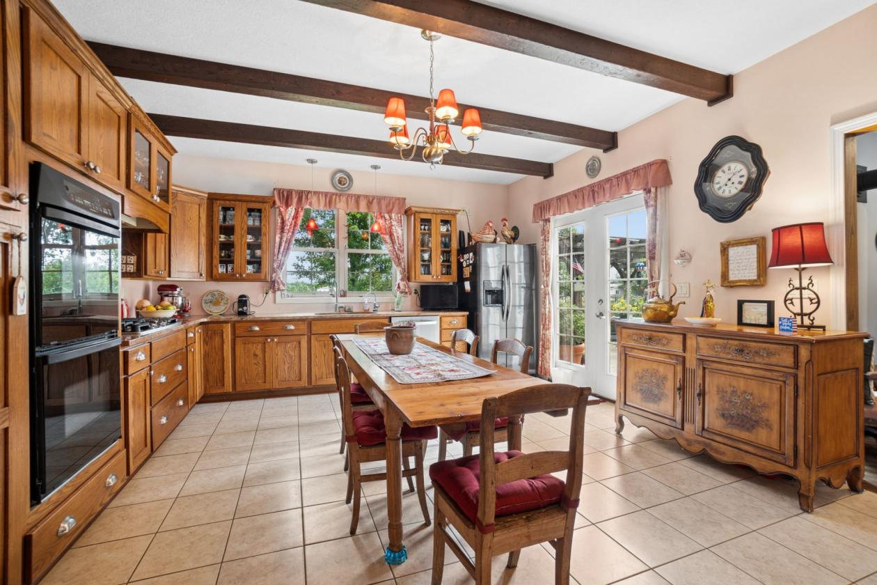 Distinctive Country Estate w 19 stall Horse Barn - photo 12