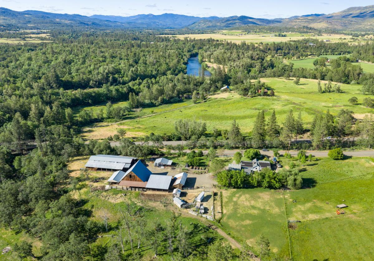 Amazing Opportunity near Rogue River - photo 3