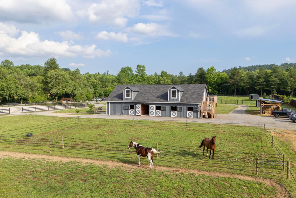 8 Stall Equestrian Farm & Training Facility - photo 1