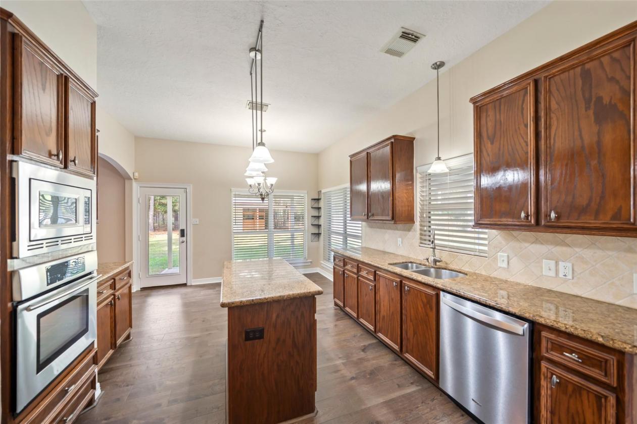 Beautiful country estate on over 4.75 acres - photo 13