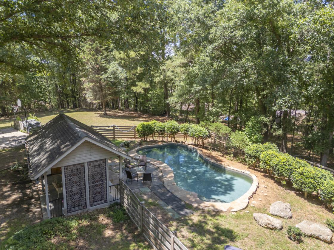 Luxury Horse Farm | 29 Stalls | Indoor Arena - photo 10