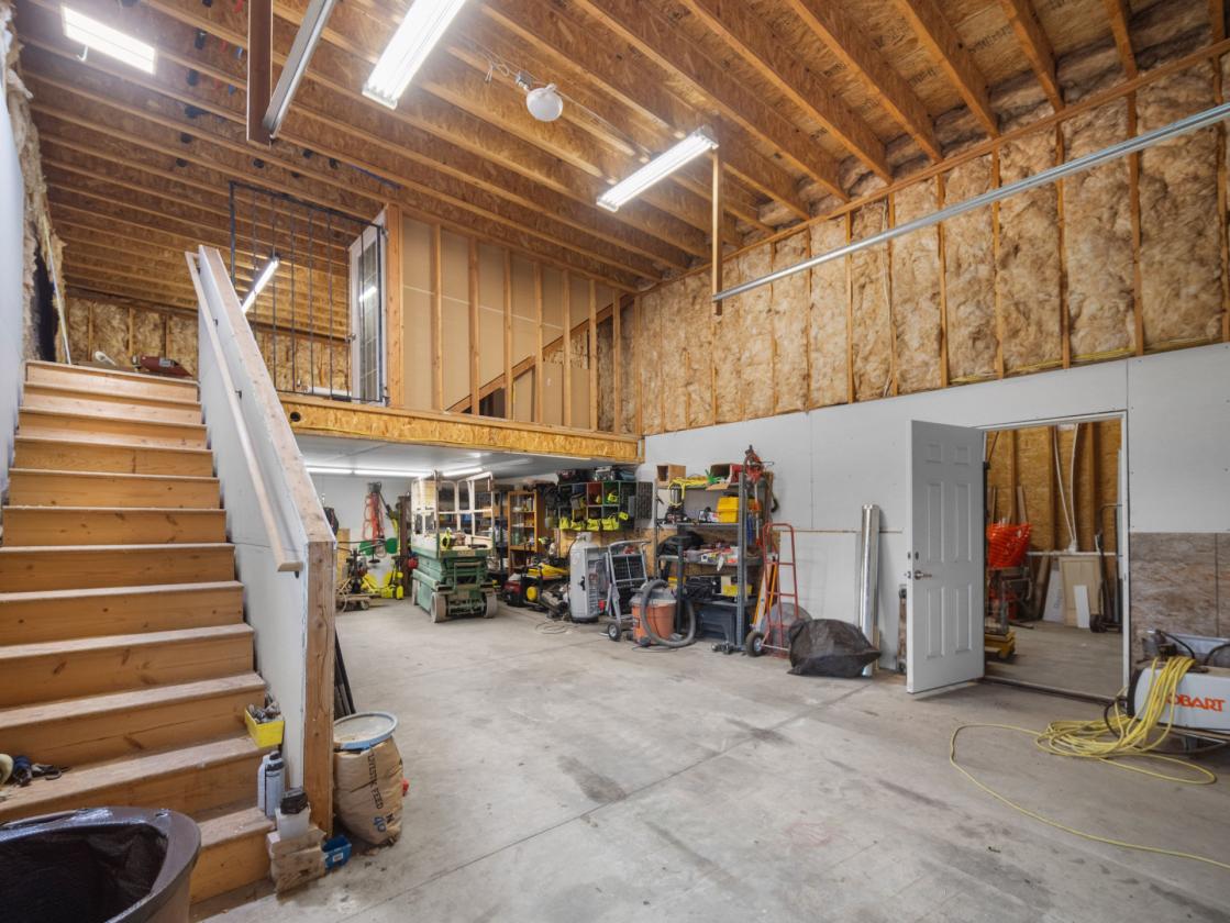 Home-Bardominium-4.85 Acres! - photo 23