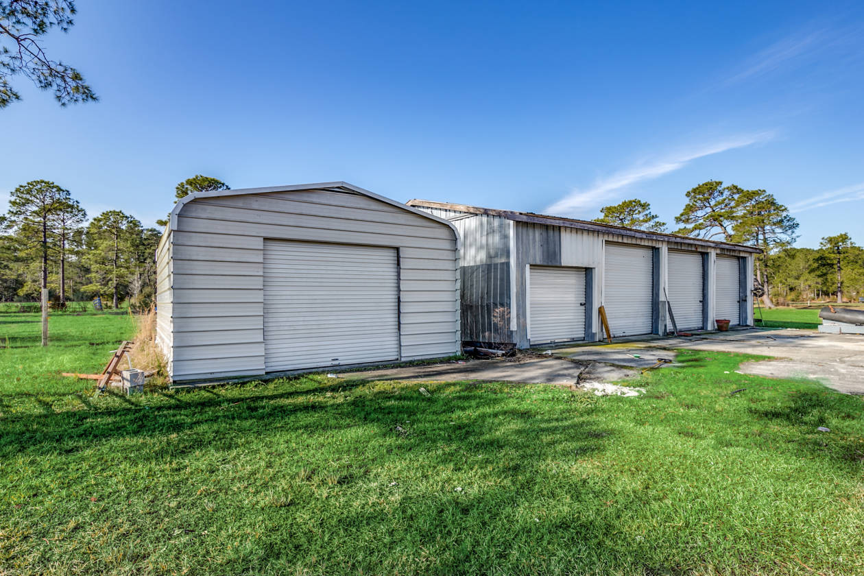 Horse Farm with two Homes,only 20 minutes to Beach Loris, Horry